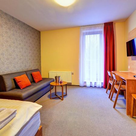 Hotel Toc Lipova Lazne Bagian luar foto