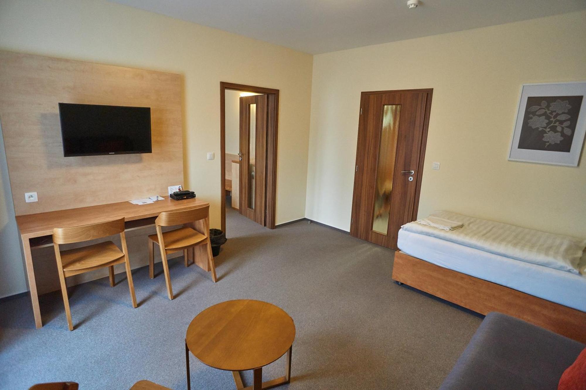 Hotel Toc Lipova Lazne Bagian luar foto