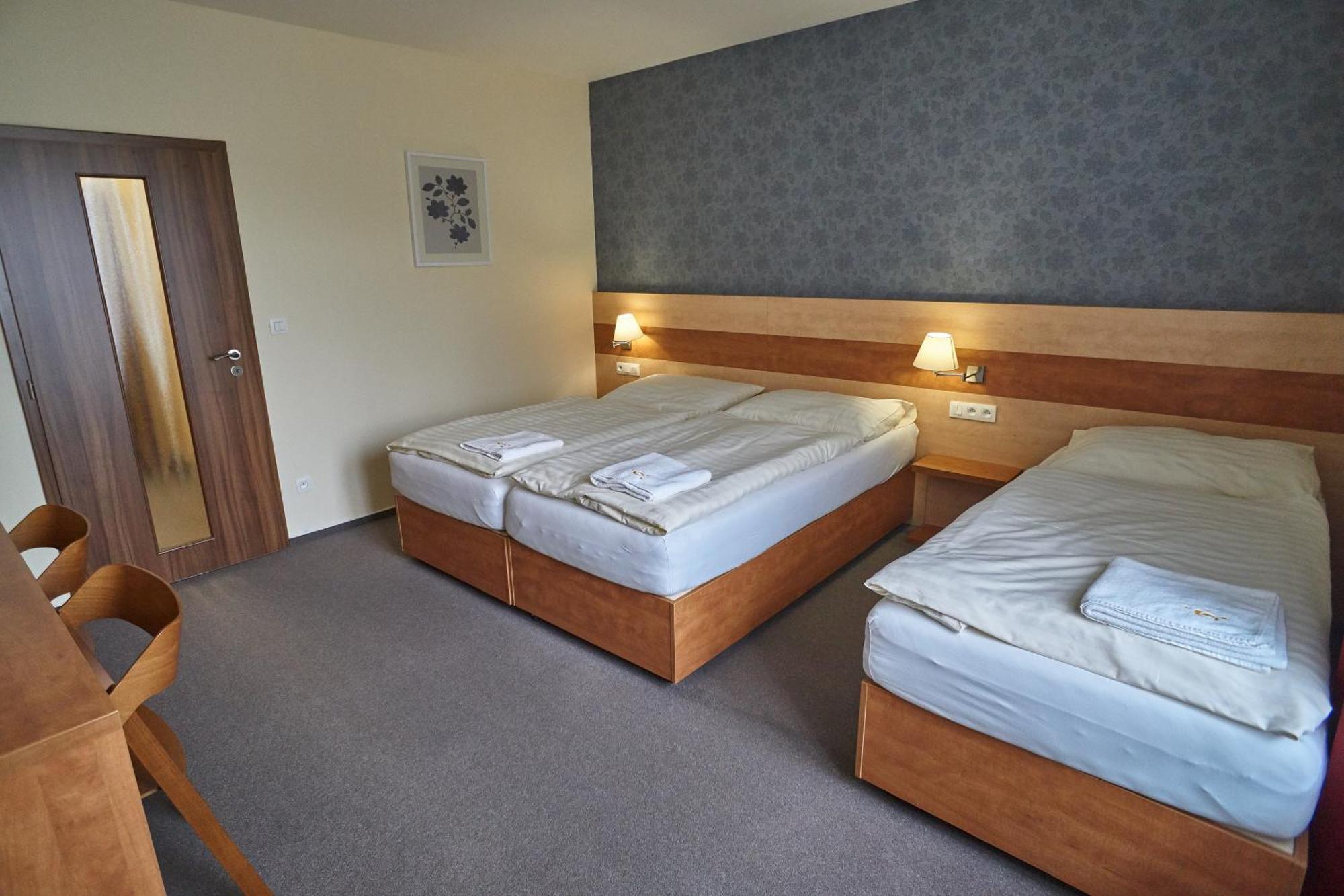 Hotel Toc Lipova Lazne Bagian luar foto