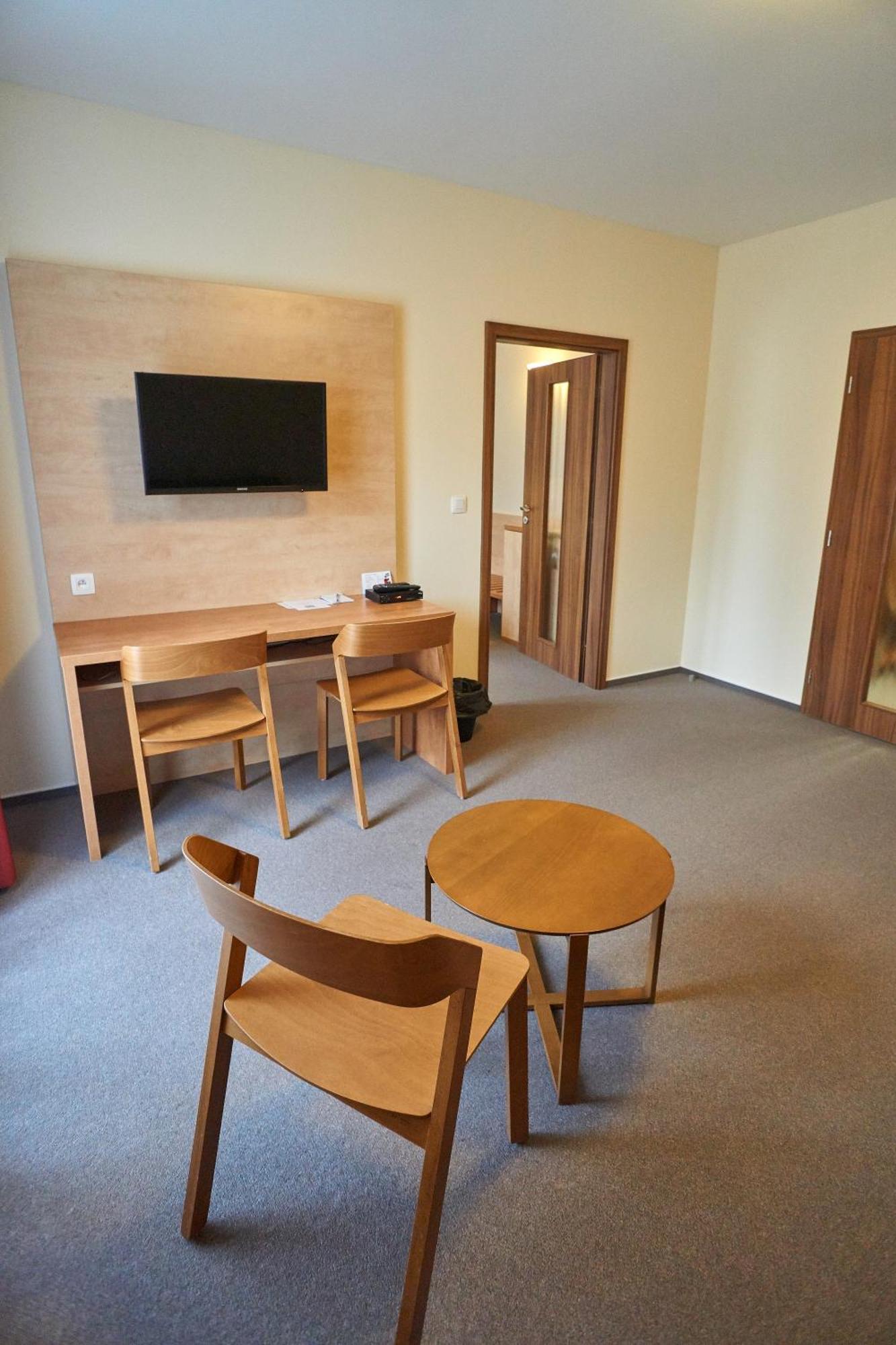 Hotel Toc Lipova Lazne Bagian luar foto