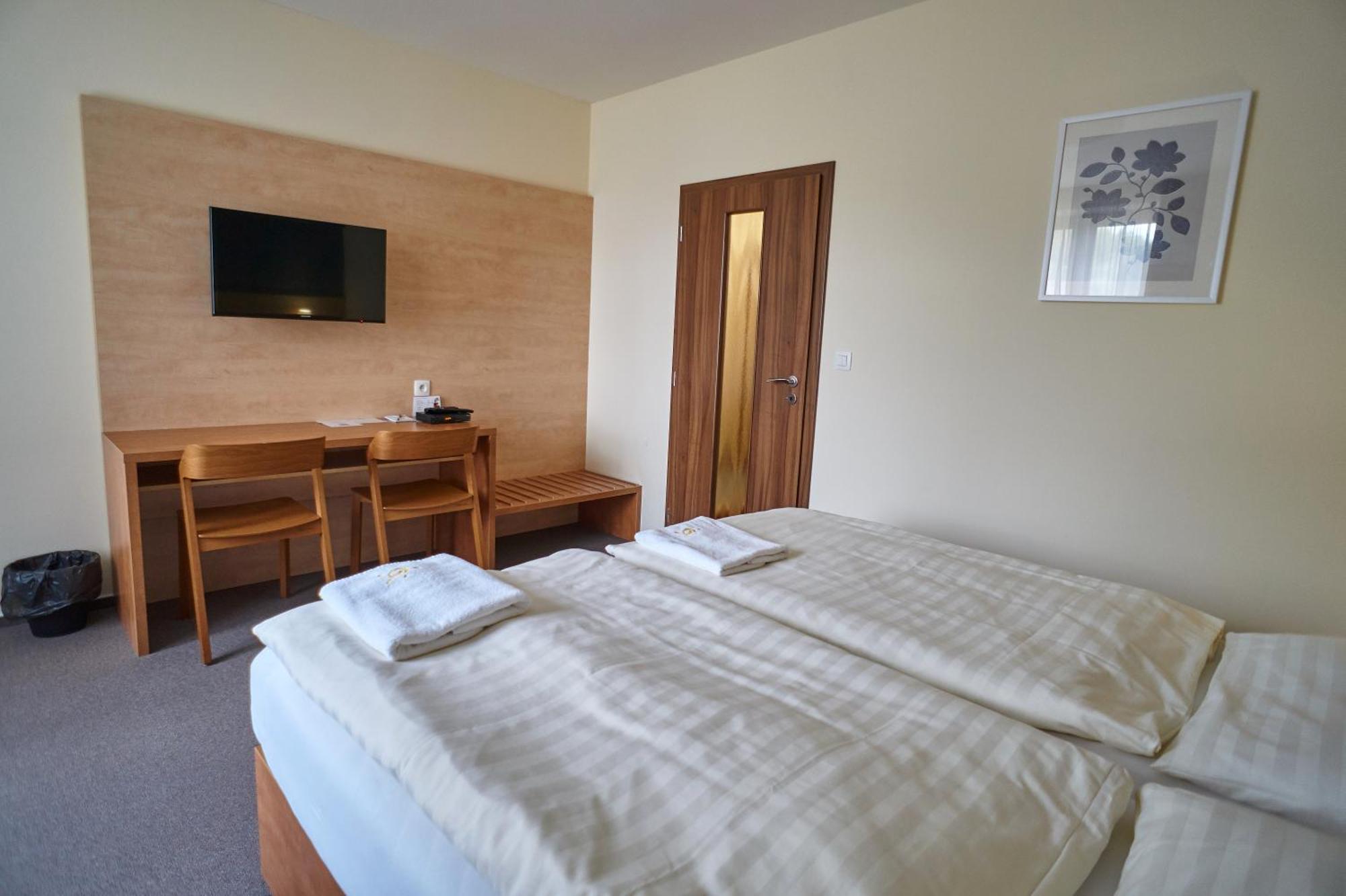 Hotel Toc Lipova Lazne Bagian luar foto
