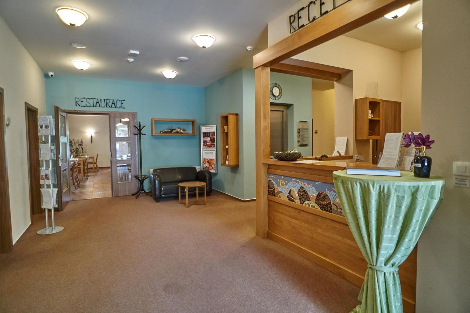 Hotel Toc Lipova Lazne Bagian luar foto