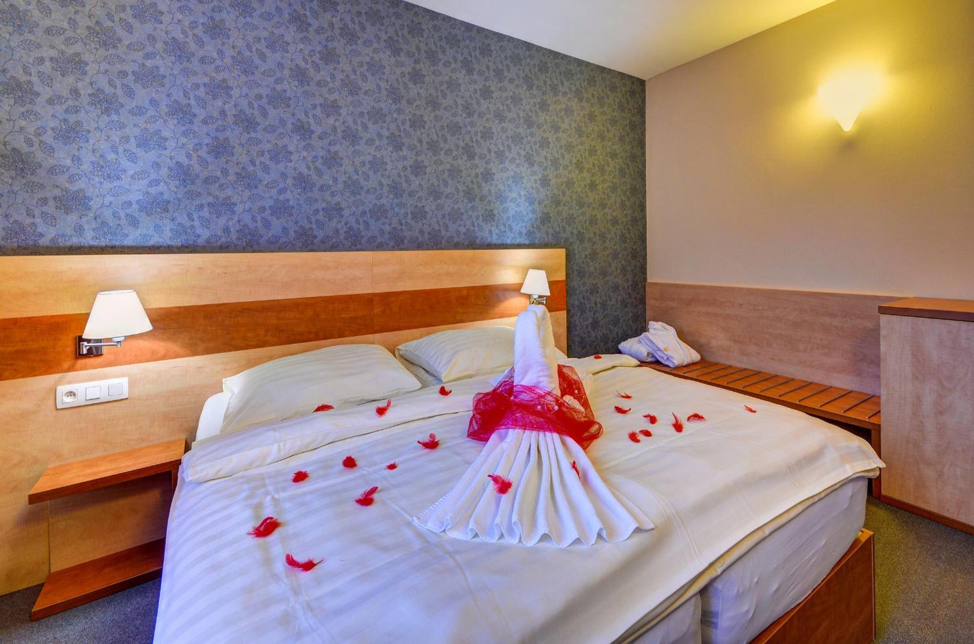 Hotel Toc Lipova Lazne Bagian luar foto