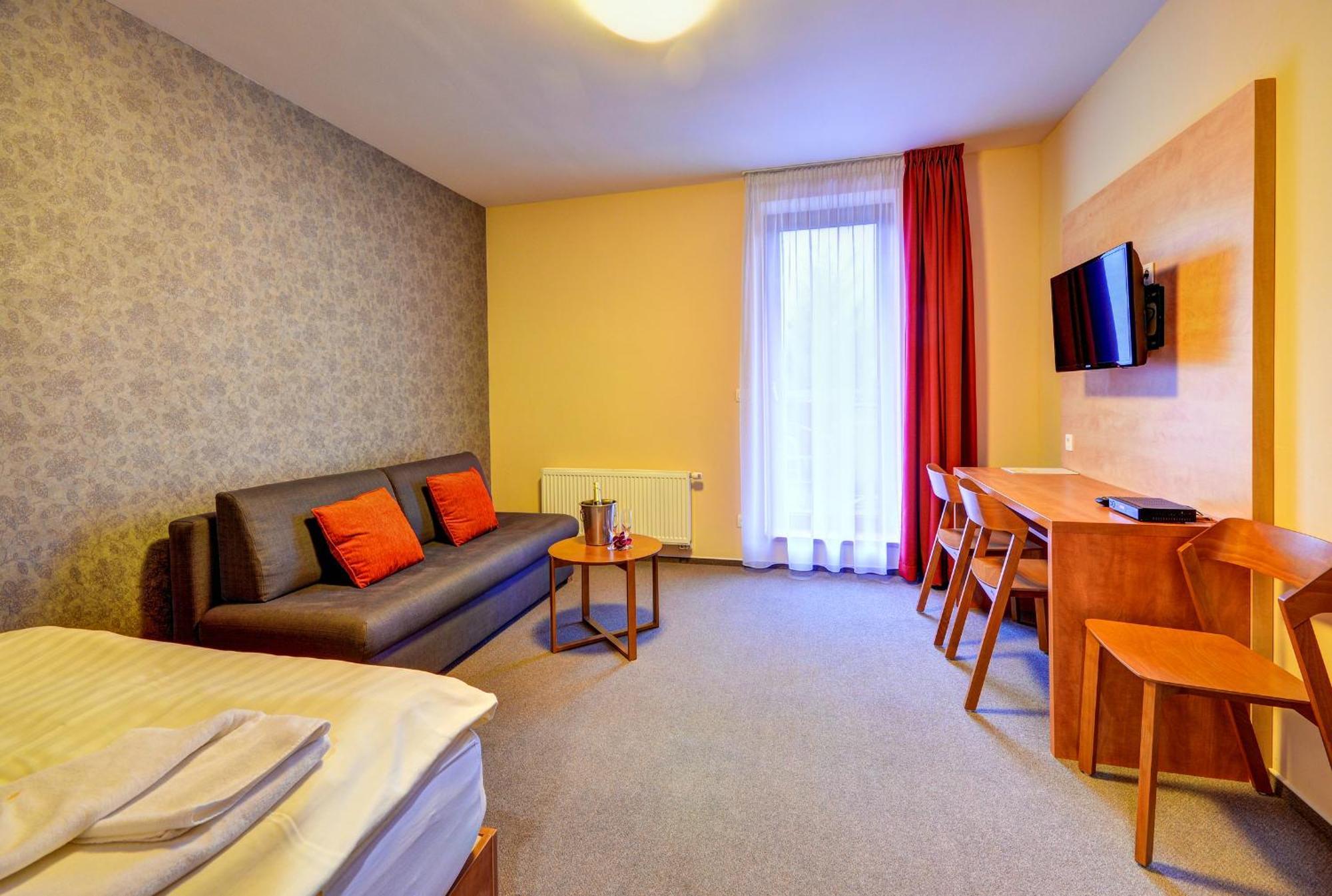 Hotel Toc Lipova Lazne Bagian luar foto