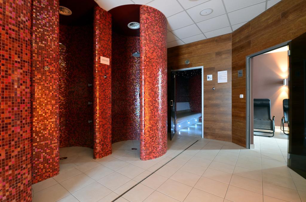 Hotel Toc Lipova Lazne Bagian luar foto