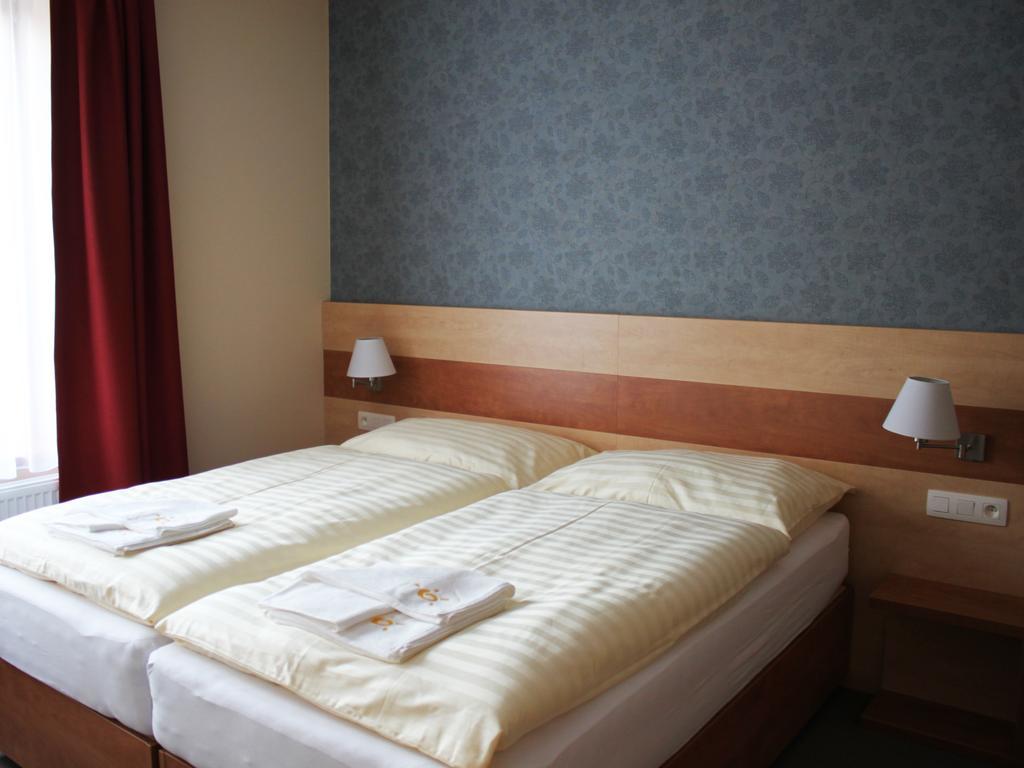 Hotel Toc Lipova Lazne Bagian luar foto
