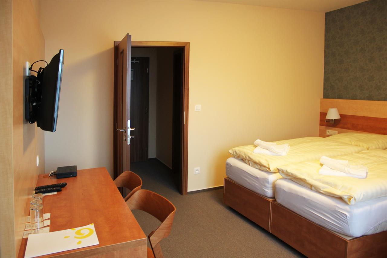 Hotel Toc Lipova Lazne Bagian luar foto