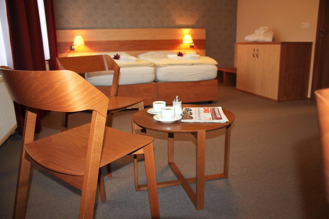 Hotel Toc Lipova Lazne Bagian luar foto