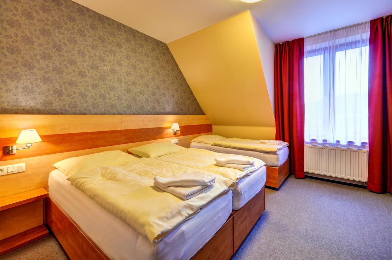Hotel Toc Lipova Lazne Bagian luar foto