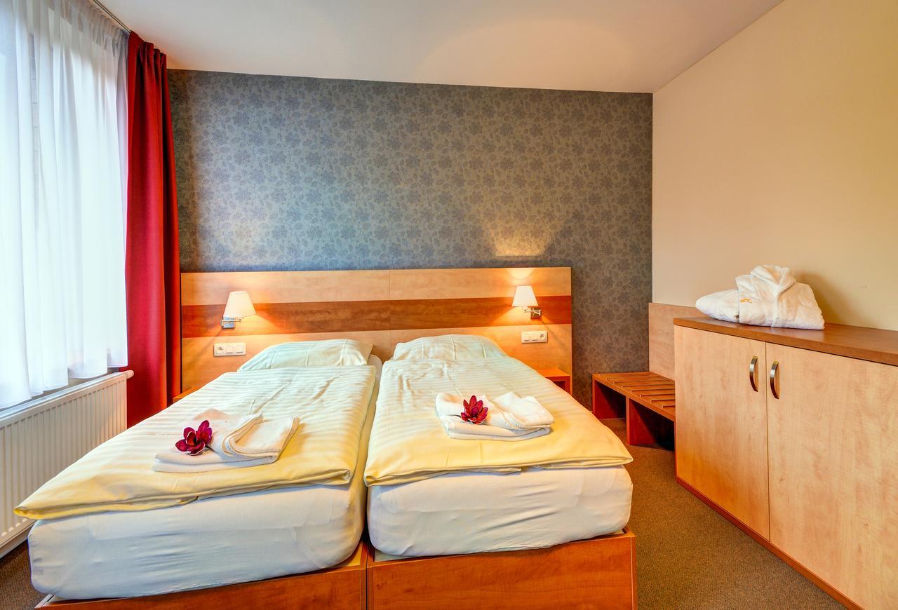 Hotel Toc Lipova Lazne Bagian luar foto
